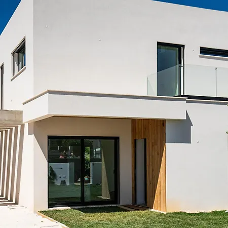 Villa Oceanfront Retreat In Ribamar (Torres Vedras)
