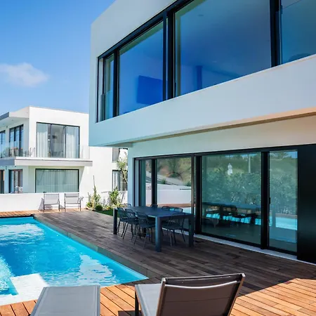 Villa Oceanfront Retreat In *